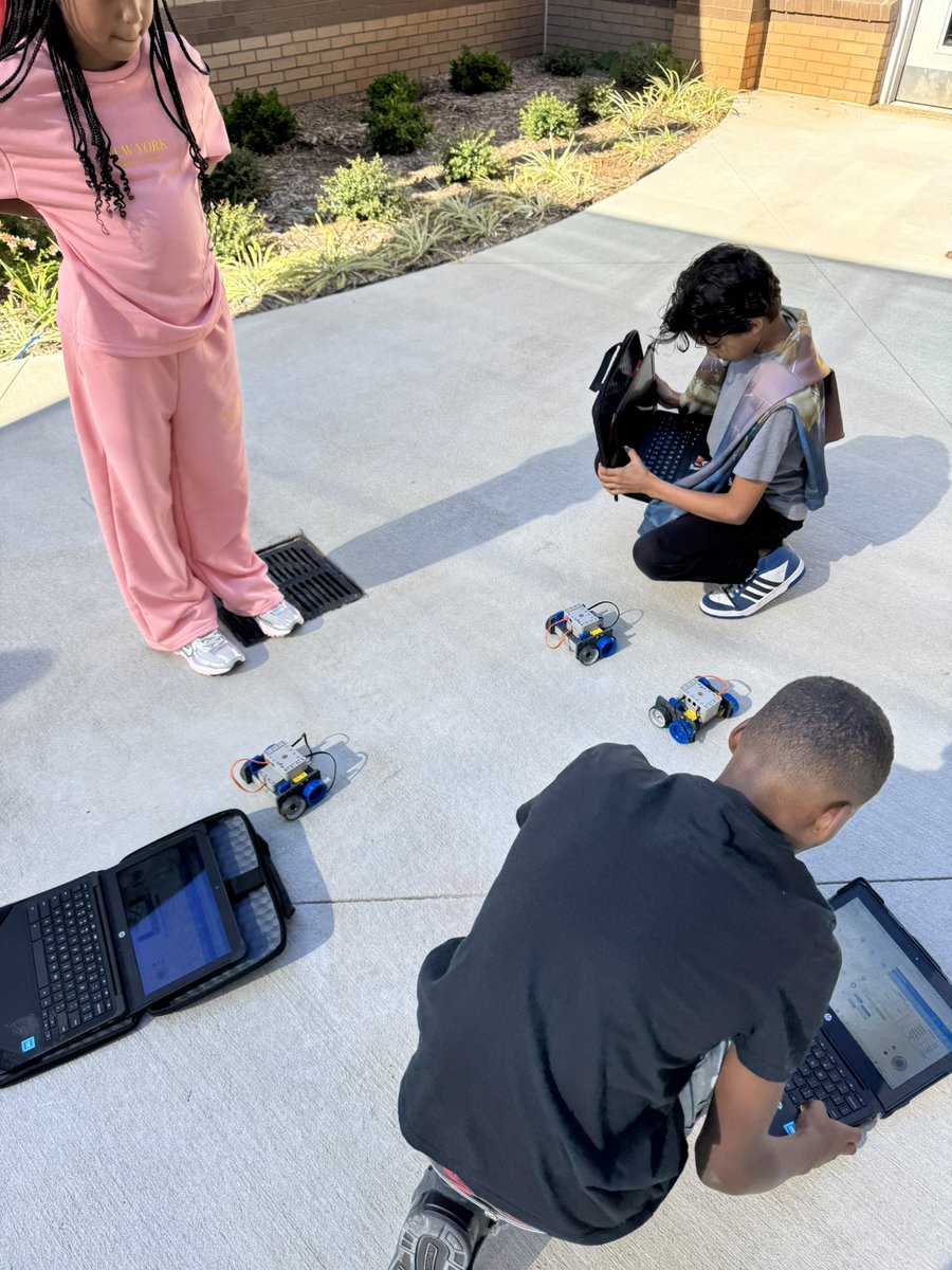 AshleyG_BCE's tweet image. “Ready, set, robot!”🤖🚗 Our robotics club is racing VEX GO creations today, pushing the limits of STEM and teamwork! #Robotics #STEM #VEXGO #InnovationInAction