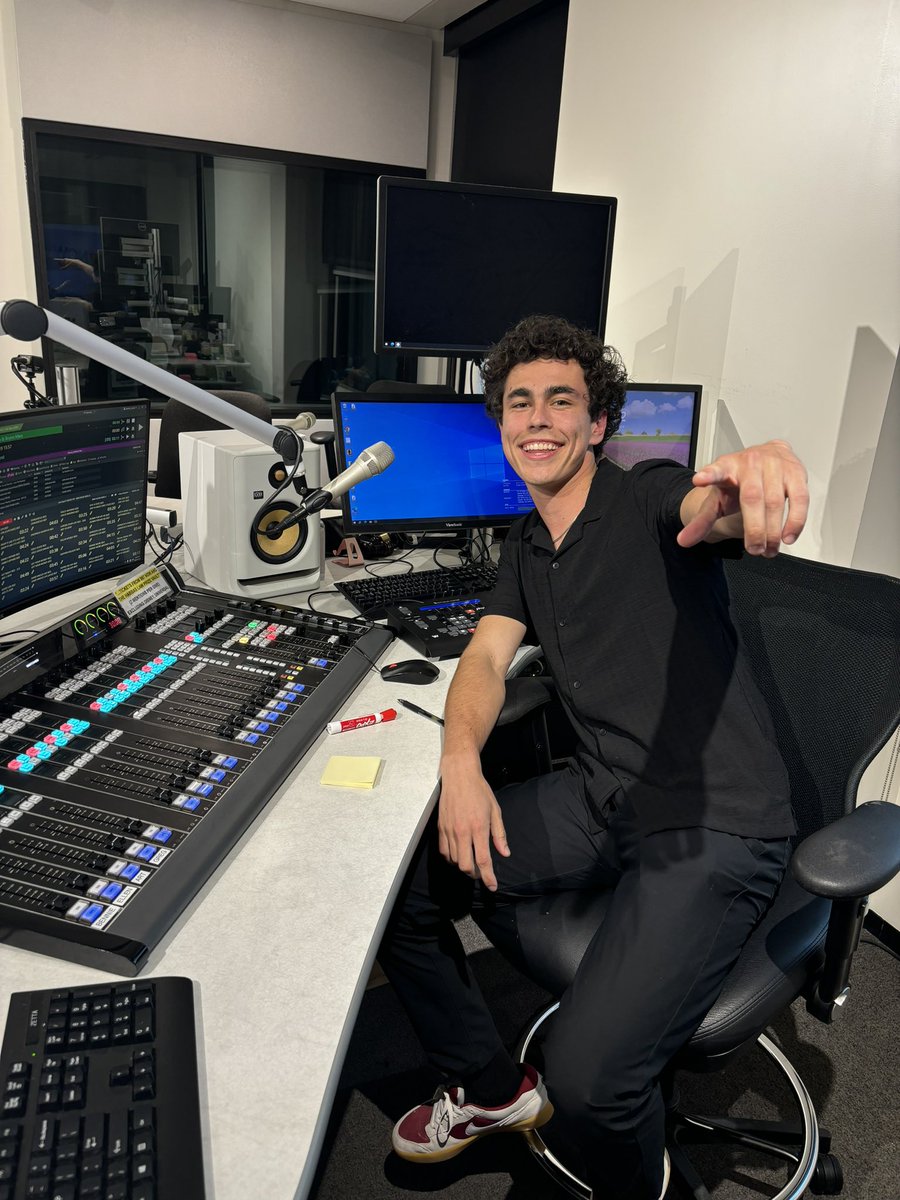 kevhfernandez's tweet photo. MADE MY RADIO DEBUT ON @997now with @BigReidRadio 🎙️‼️ Absolutely honored! Talked all things The Circle⭕️ Showmances, Behind the Scenes, and my Final Ratings👀 Go check it out!
https://t.co/bkpmGTeB01
#thecircle #997now #radio https://t.co/vOgs5O6Jfq