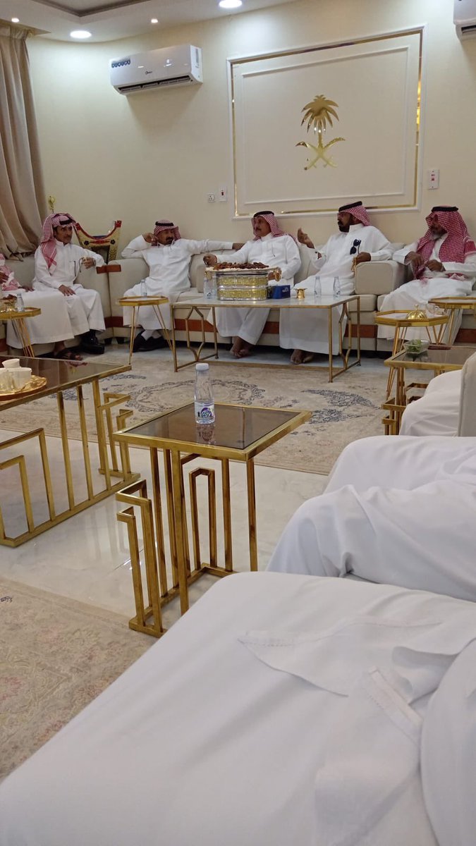 تشرفت في منزلي هذا اليوم بزيارة مالك الإبل قشاطات الشيخ هويدي ابن رحيم الحربي وشرفني بالحضور الشيخ سعود بن محمد الفرم  رئيس مركز قبة وعدد من وجهها قبيلة بني علي