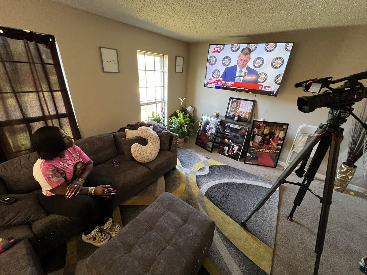 #BREAKING The mother of Anitra Holloman is watching the news of an arrest in the Birmingham Mass Shooting. She’s wearing a shirt with Holloman’s face on it, shaking her head.

“He’s not the only one,” she just said. <a href="/WBRCnews/">WBRC 6 News</a>