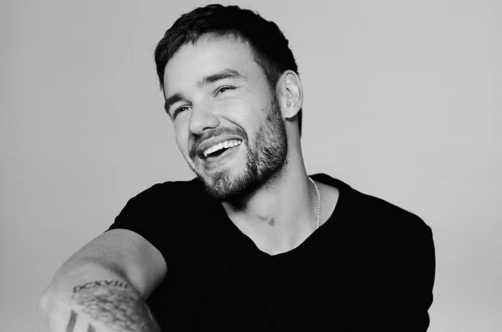 choquei's tweet photo. 🚨ATENÇÃO: Esse foi o relato de um socorrista que fez os primeiros socorros em Liam Payne, ex-integrante do One Direction:

“Infelizmente, ele apresentava lesões incompatíveis com a vida devido à queda. Não houve possibilidade de reanimação ou qualquer coisa. Se for queda livre e praticamente não houver nada que a atenue, é uma queda fatal. Os paramédicos levaram apenas sete minutos para chegar ao local, mas não puderam fazer nada para salvá-lo.”