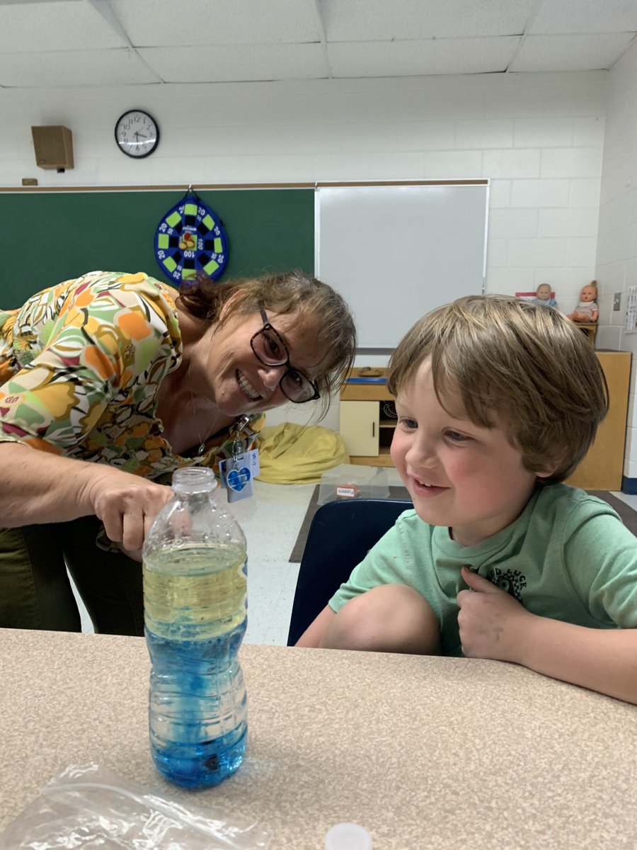 MarionExtDay's tweet image. MAP @MaplewoodElemen ESE program learned how different items react to each other through making lava lamps. Combining water, food coloring, oil and an Alka Seltzer tablet to a bottle creates a reaction that leads to colorful bubbles thus mimicking a lava lamp.