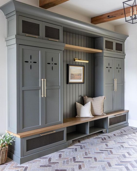 #MudroomStorage and organization custom designed for you. Call or email us for more information. 
844-462-4455
sales@rusticwoodworx.com
