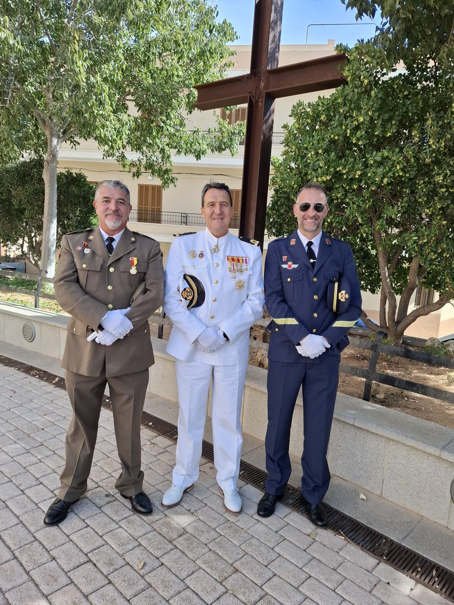ARIBAL_RV's tweet photo. Compañeros reservistas de #ARIBAL este fin de semana en los actos del #DiaDeLaFiestaNacional #DFN2024 y de la Virgen del Pilar Patrona de la @guardiacivil en #Mallorca

@COMGEBAL_ET @Defensagob 
@EjercitoTierra @Armada_esp @EjercitoAire 

@FORE_CIOR_ES https://t.co/MyRwLHzJtP