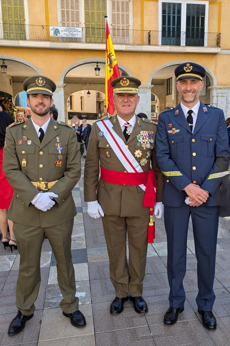 ARIBAL_RV's tweet photo. Compañeros reservistas de #ARIBAL este fin de semana en los actos del #DiaDeLaFiestaNacional #DFN2024 y de la Virgen del Pilar Patrona de la @guardiacivil en #Mallorca

@COMGEBAL_ET @Defensagob 
@EjercitoTierra @Armada_esp @EjercitoAire 

@FORE_CIOR_ES https://t.co/MyRwLHzJtP