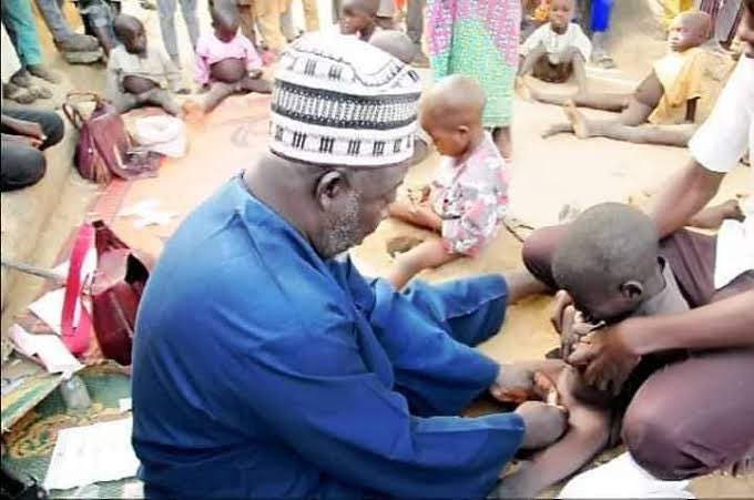 Abdulilu1's tweet photo. Bayan duk wanan tashin hankali da ka shiga a haka ace ka tsaya a iya mace daya ,  ahh Wallahi karya ne 🤣💔😂🤷‍♂️ https://t.co/QOuA47uSn1