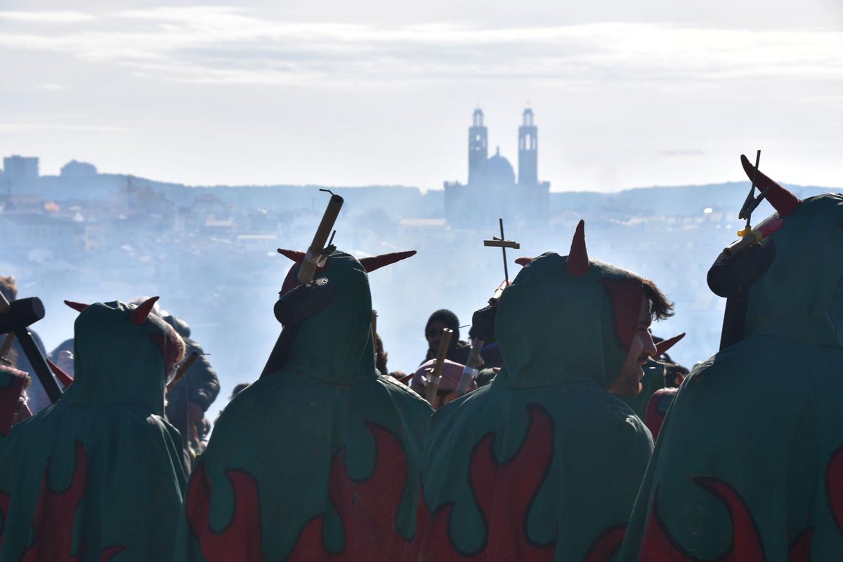 El fotògraf ribetà David Lecha exposa ‘Un pessic de Ribes’ al Redós. Un recull de fotografies de llocs i moments representatius del poble, entre els quals no hi podien faltar els @ballsribes. No deixeu de visitar-la. 📸🔥
#BallDeDiables
#SPRibes