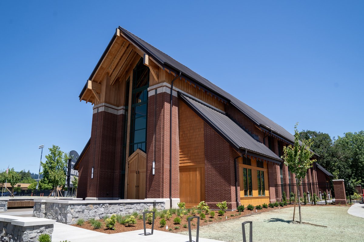 RodgersOrgan's tweet photo. Rodgers congratulates George Fox University in Newberg, Oregon, on the dedication of their new Rodgers Infinity 367 organ installed in their beautiful new chapel. https://t.co/sWpIOxY2Ru