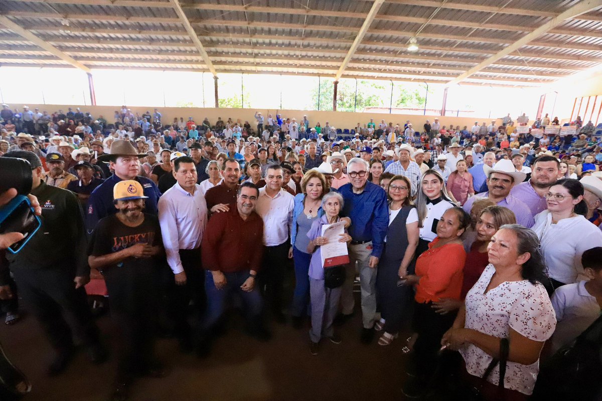 Esta mañana en Choix, hemos entregado a 1,808 sinaloenses sus títulos de propiedad. Cumplimos el compromiso de dar certeza jurídica a su patrimonio familiar. ¡Muchas felicidades a todas y todos!