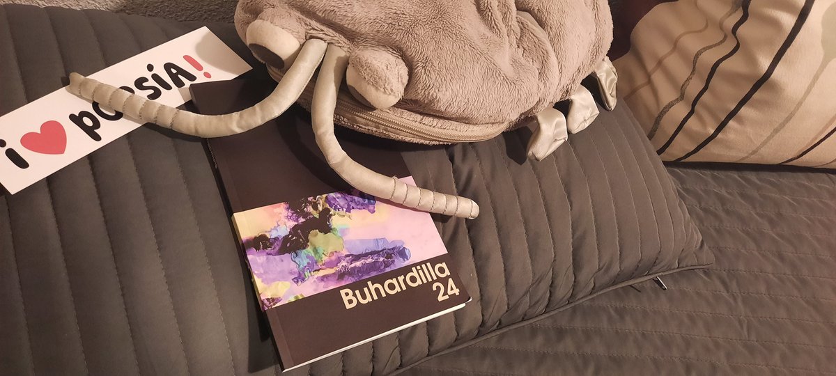 conchillorente's tweet photo. «Buhardilla 24» es un sueño hecho realidad. Este libro nace de un lugar de encuentros y mucha poesía. 🤍
@sansecomunica  @SanseCultura 
#CEP https://t.co/ikgFuofyvE