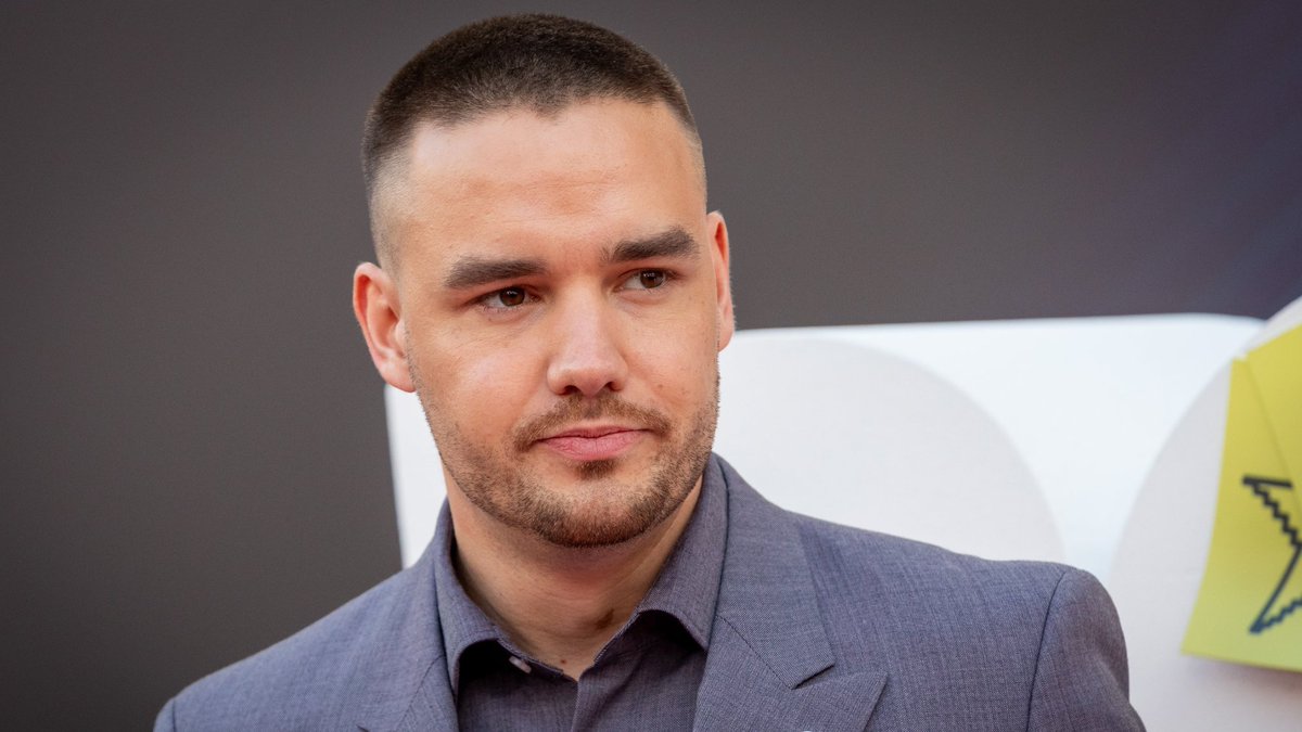 3CatInfo's tweet photo. L'excantant de One Direction Liam Payne mor en caure des d'un tercer pis a l'Argentina https://t.co/f1EDozahL1 https://t.co/H5Rk1lDF5g
