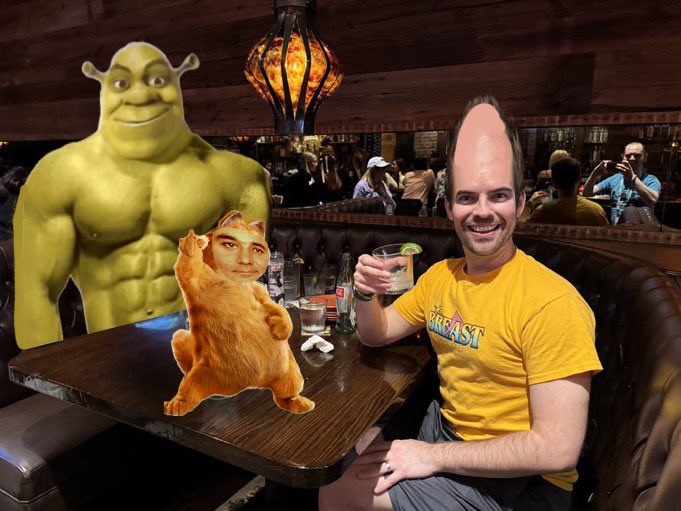 Kaiden_E25's tweet photo. @jacksfilms #YIAYtable 3 cute men, 1 table. https://t.co/oZtvhcn6ZV