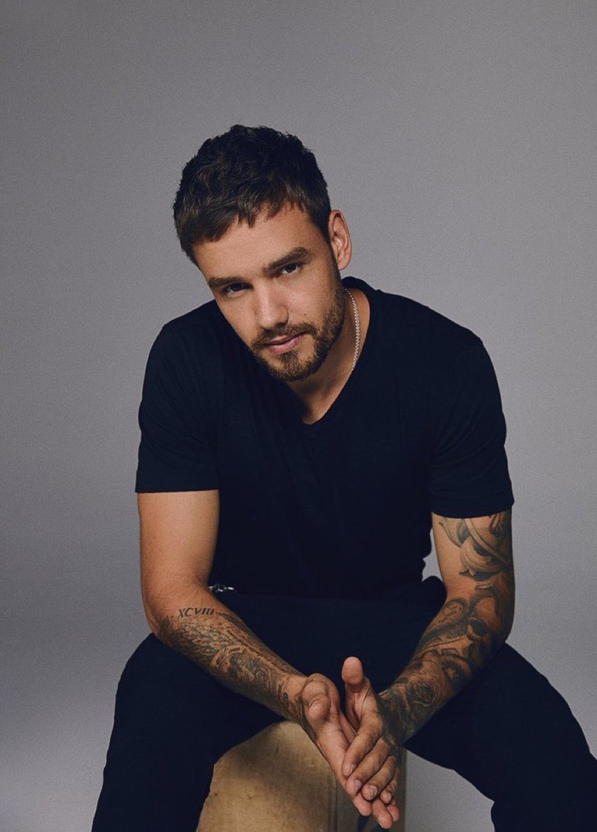 clippedszn's tweet photo. Liam Payne from One Direction has allegedly committed suicide after jumping off a balcony in Argentina 

Rest in Peace 🙏🕊️ https://t.co/FBh2itIcVn