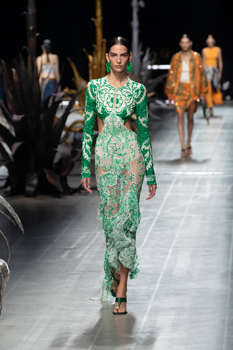 JANNIKPAARE's tweet photo. Etro Spring/Summer 2025: A Journey Through Color, Craft, and Intuition https://t.co/NV8KSIBd9C #MCOTmag #MFW #Etro #fashion #MarcoDeVincenzo #Milanfashionweek #trending https://t.co/VQRk4LrSas