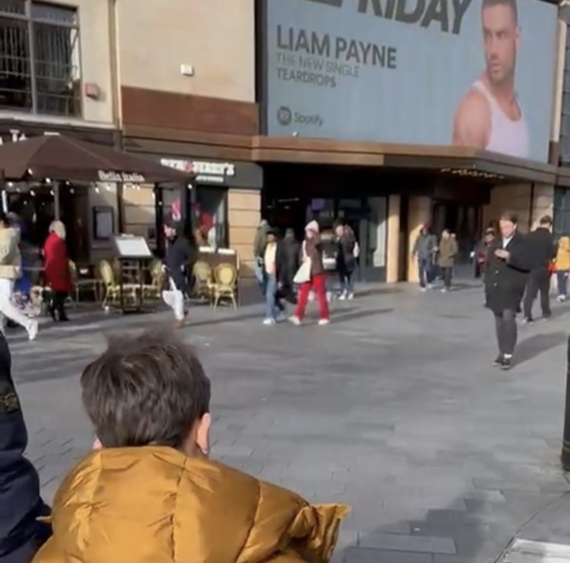 ele é pai. liam payne é pai. 
ele tinha apenas 31 anos.