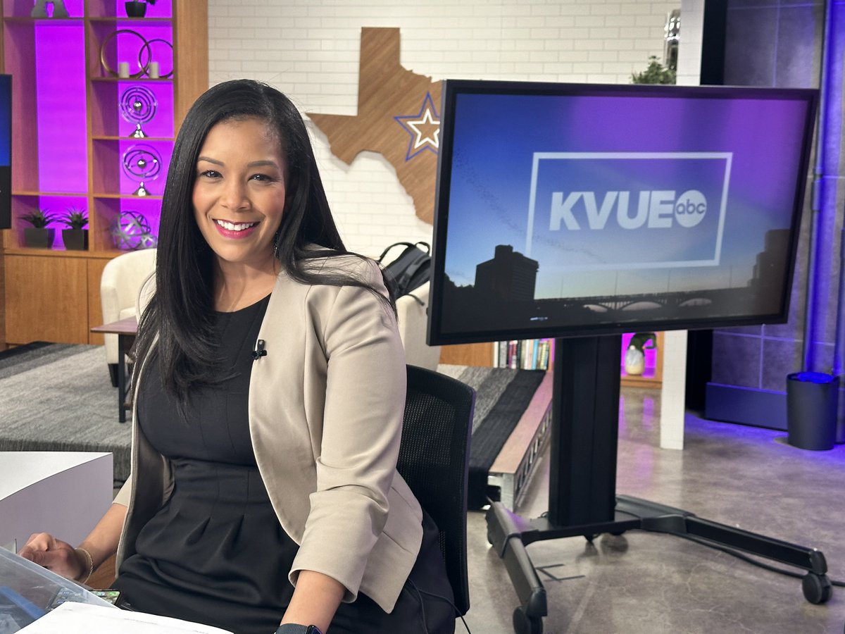 AshleyG_KVUE's tweet photo. Hello Friends! I’m back from maternity leave and am hitting the ground running with analysis of the Texas U.S. Senate Debate. See you on the news! https://t.co/FzBDlxRBdi