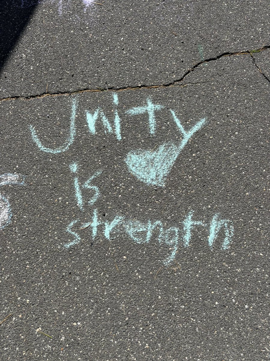 msullivangcprd's tweet photo. Celebrating Unity Day by Chalking the Walk with buddy classes! @NHPRoadSchool @NHPGCP #proud2bnhpgcp https://t.co/tNWVXYXwu1
