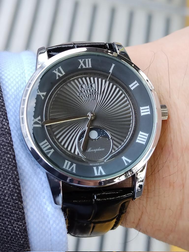 chronotron2's tweet photo. 今夜はスーパームーンだそうで。それにあやかって今日はQ&Qのムーンフェイズ で。安価な時計だけど、結構楽しめるもんです。
#今日の時計 #シチズン #シチズンqandq #チプシチ #todayswatch #citizen #citizenqandq #moonphasewatch https://t.co/qmRkm8VuOK
