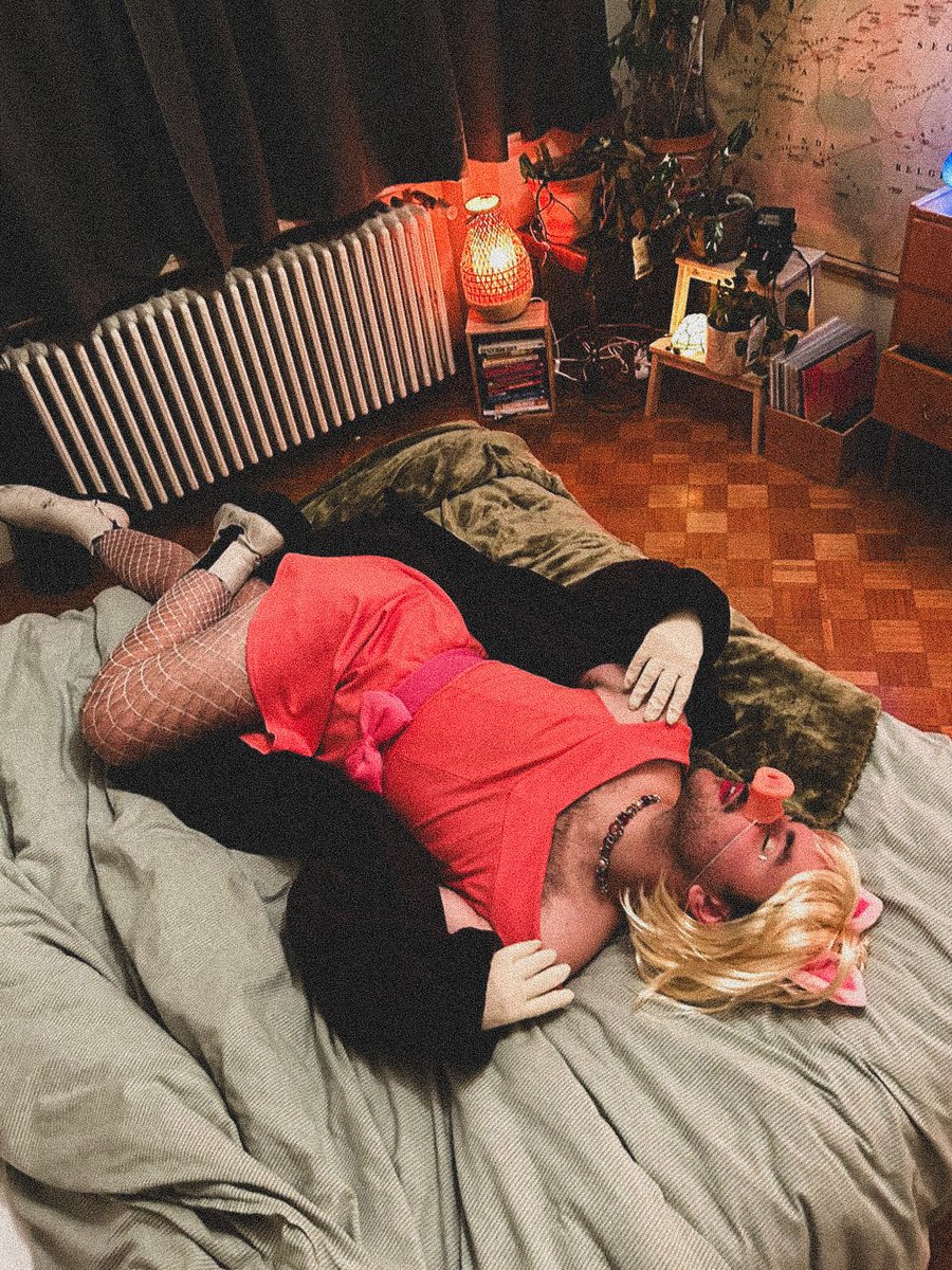 wimpyfag's tweet photo. @katya_zamo me as miss piggy last year xo #showusyourcostume 🎃🎃 https://t.co/fTnHNIrJCU
