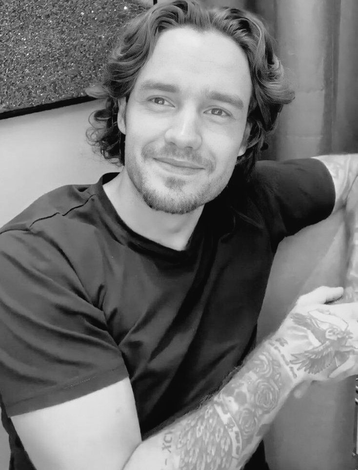 Estamos em absoluto choque com essa notícia tão trágica, Liam Payne sempre fará parte de grandes e boas memórias da nossa adolescência e vida. 

Nossos pêsames para fãs, amigos e familiares. 

Descanse em paz Liam. 🕊️🤍