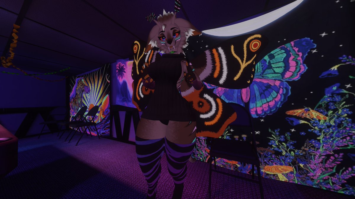 Rabbiet3's tweet photo. Cute moth girl https://t.co/EP2vTWMebm