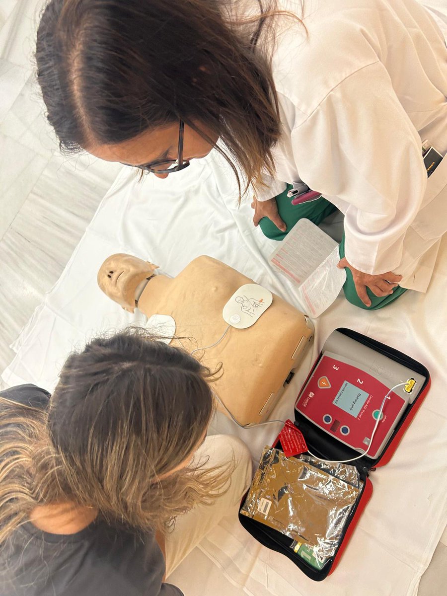 Servicio de Urgencias CHUAC tweet media