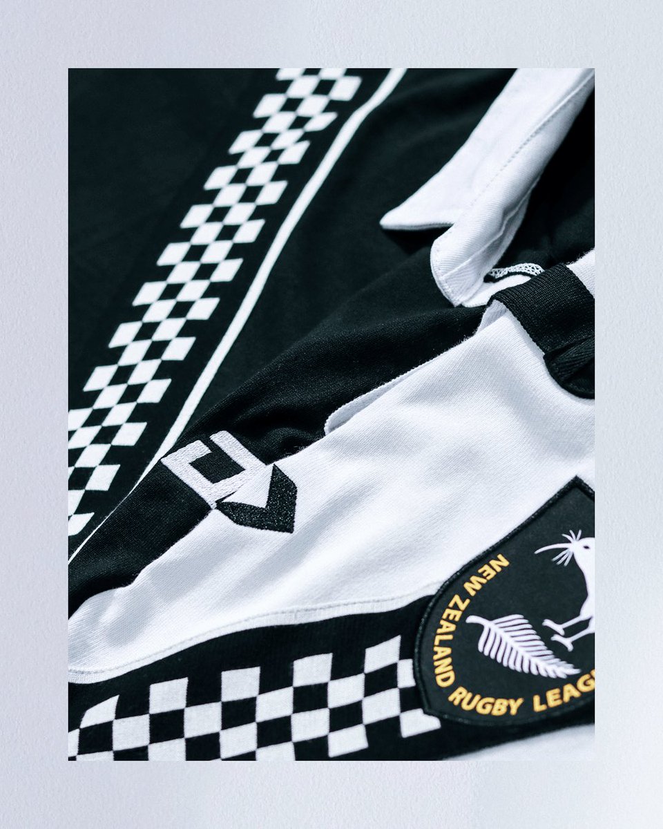 dynasty_sport's tweet photo. The return of a classic ๐
ย
Kiwis 1994 Throwback Jerseys.
ย
Key features: Oversized fit, throwback Kiwis woven badge, woven checkered chevron, split hems, durable custom-knit fabric.
ย
#DynastySport #NZRL #Kiwis #Throwback https://t.co/ANPKEAMxIW
