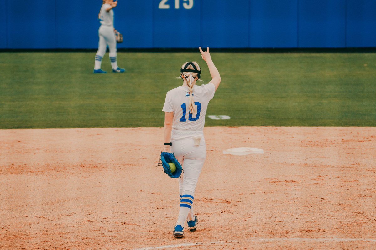 Maura Moore remains Tulsa’s star in the circle. 

📸 <a href="/TulsaSoftball/">Tulsa Softball</a> x <a href="/mauramooree/">Maura Moore</a>

d1sb.co/4f11HHe