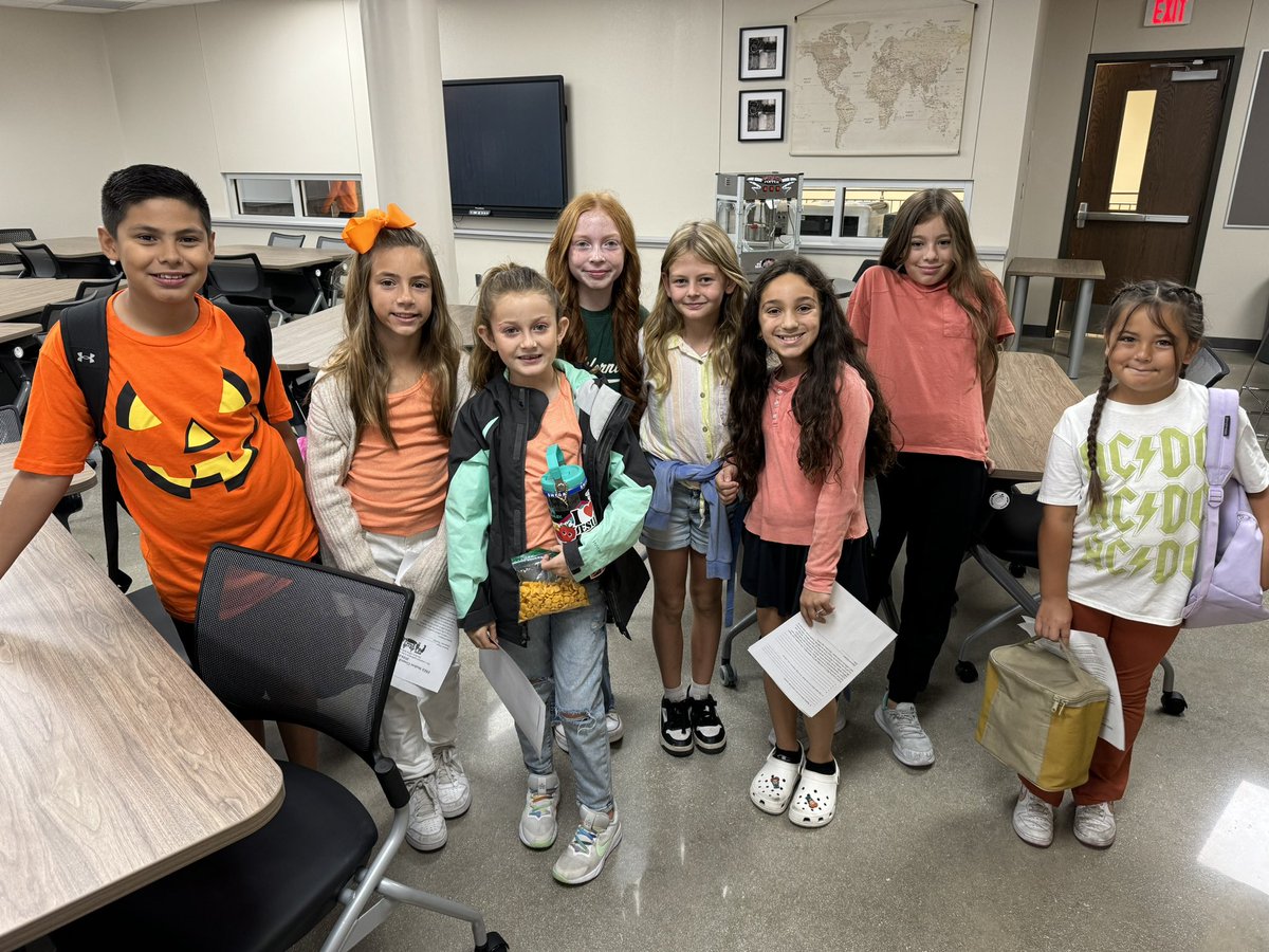 FariasSpitzer's tweet photo. Today, we wear ORANGE in honor of Unity Day! 🧡 

Unity Day is a powerful reminder that together we can create a world filled with kindness, acceptance, and respect. Together, we can build a brighter, more inclusive future for everyone! #theFSESway #todayincomal https://t.co/OqBIGnCU5E