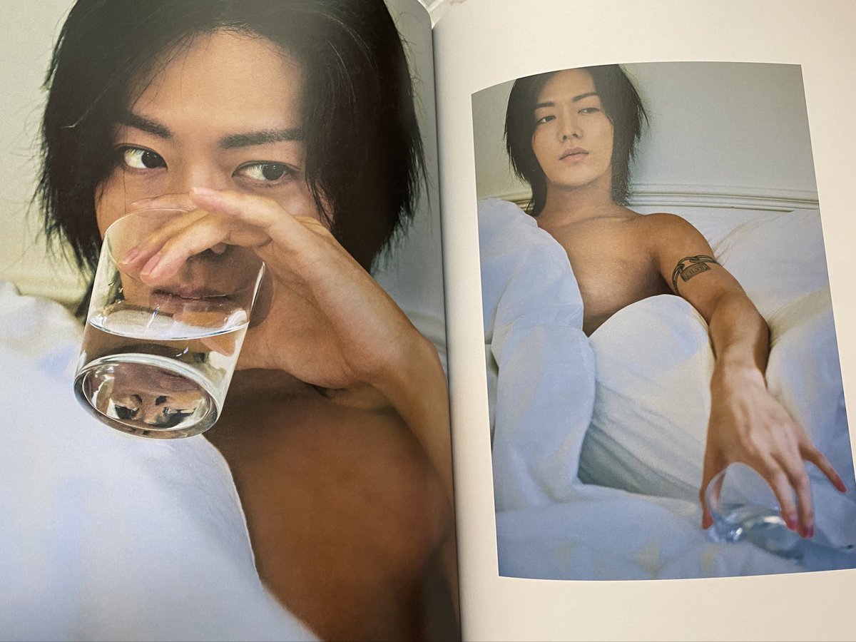dearnakaily's tweet photo. aku yakin photobook yuta ini kerjasama sama pemerintah jepang. ini pasti propaganda untuk naikin marriage and birth rate di jepang. INI PASTI PROPAGANDA PEMERINTAH JEPANG https://t.co/SD82WQ5Csz
