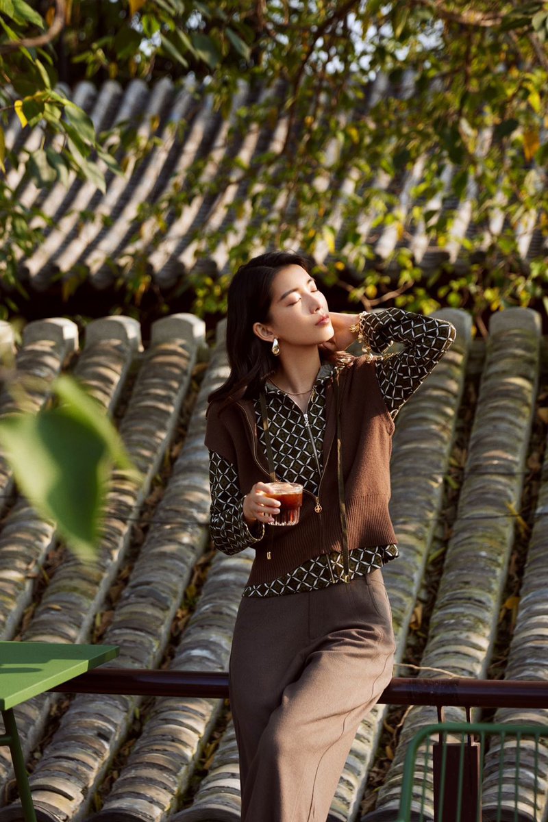 juzui_official's tweet photo. 𝐉𝐔𝐙𝐔𝐈 Autumn Collection 2024
Walking in the thick autumn,
Use natural colors as inspiration,
Present a quiet and comfortable casual fashion.
#2024fall #fashioncollection #autumn #Beijing https://t.co/K7CMsPoG0k