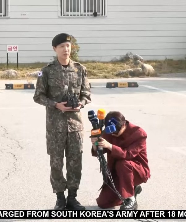 hilalysam2021's tweet photo. Hope right Here~~~🌞
Finally the wait is Over......... Jhope is hereeeeeee❤️

#JungHoseok #JHOPEisback #Jhope #Uarmyhope #HobIsBack #HopeBackOnTheStreet #HopeRightHere #Jhopesdayofdischarge https://t.co/A0Apl1Uudg