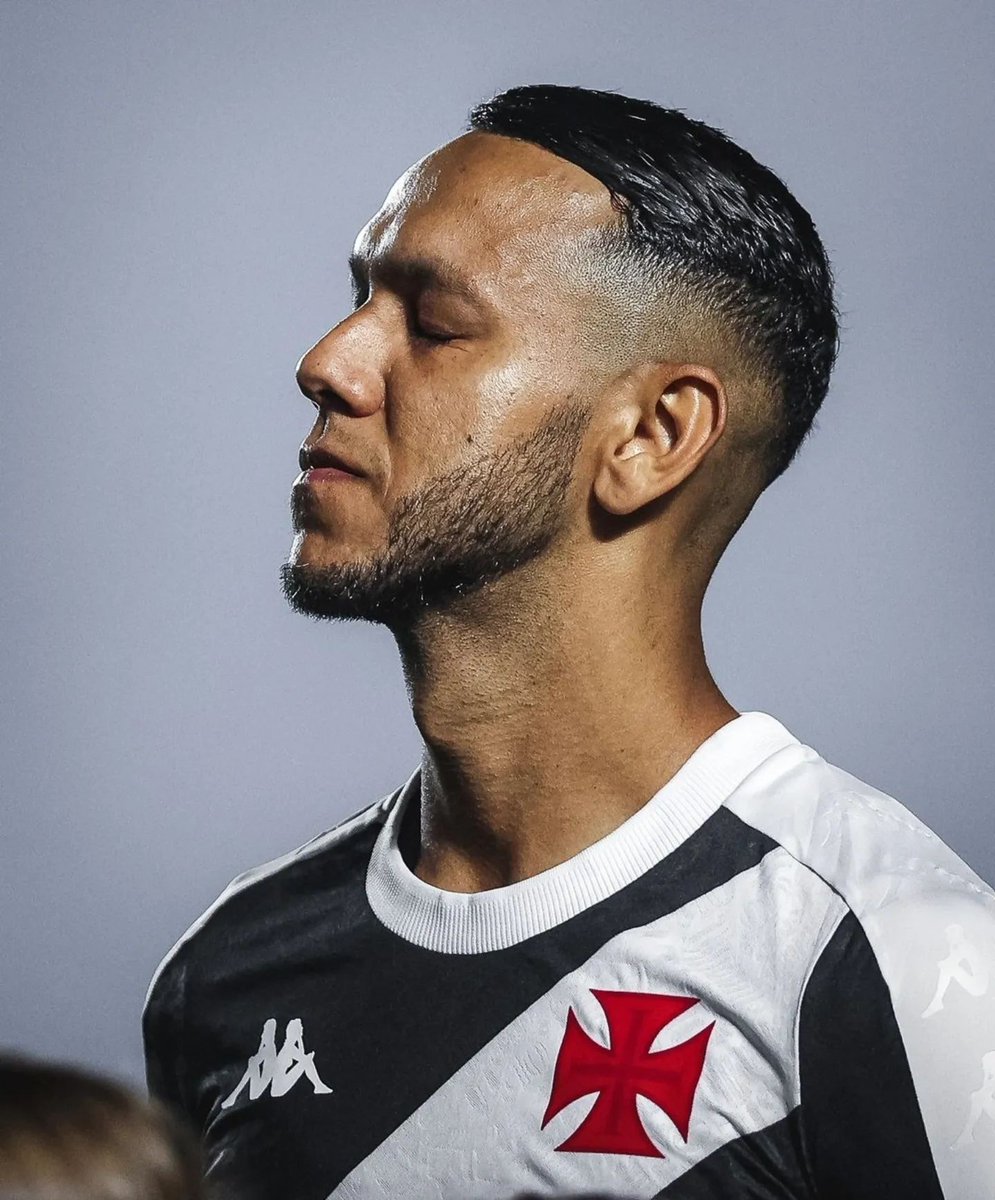 NewsAlmirantee's tweet photo. O comentarista Grafite revelou que conversou com Souza, que disse estar treinando como zagueiro.

O jogador pediu uma oportunidade para atuar nessa posição com o técnico Rafael Paiva.

📸: Lucas Almeida https://t.co/1OVnmNI5R0