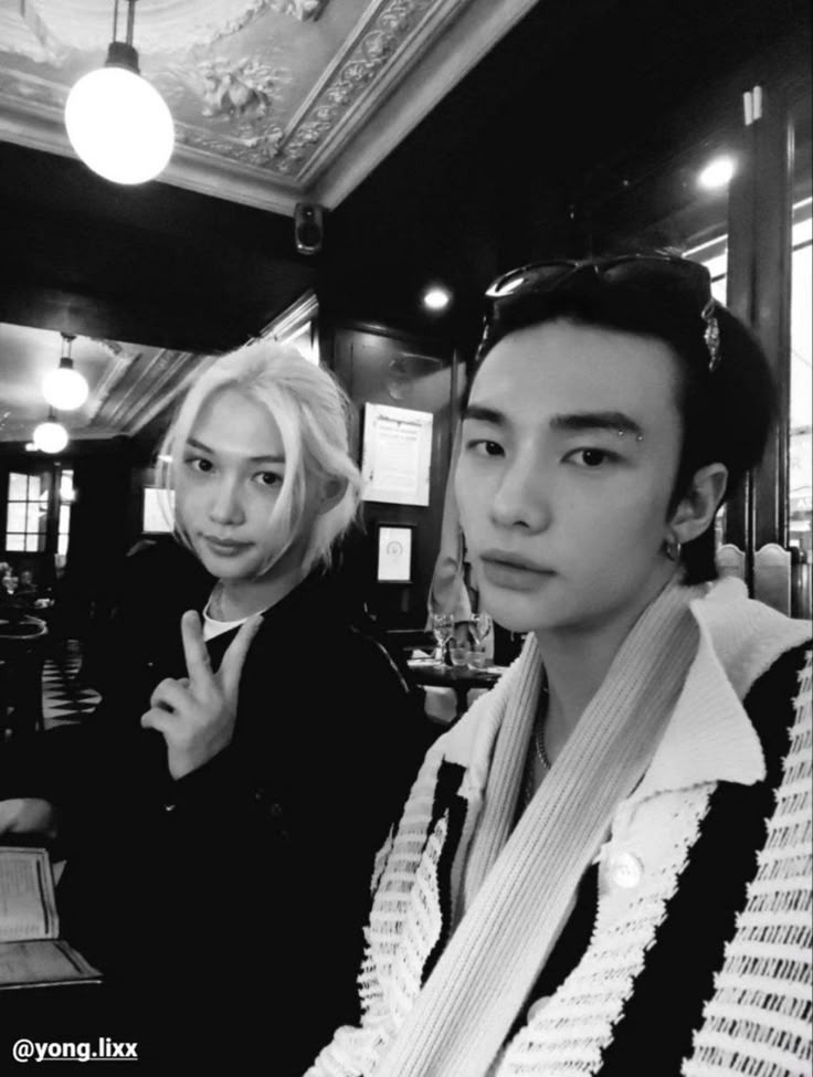 MochiAu98's tweet photo. Hyunlix / Minlix au "Al calor de las masas" 

Hynjin y Flix llevan una relación perfecta o al menos eso es lo que aparentan. Todo cambia cuando flx conoce a su nuevo compañero de trabajo, quien comienza a tratarlo como le gustaría que su novio lo hiciera. https://t.co/taoM349rnH