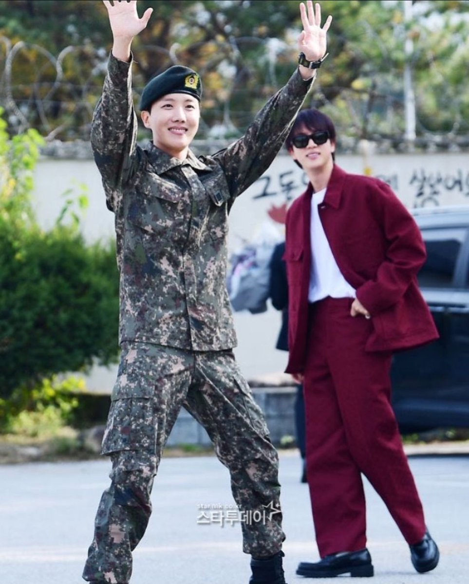 Joan⁷ IN THE BOX tweet media