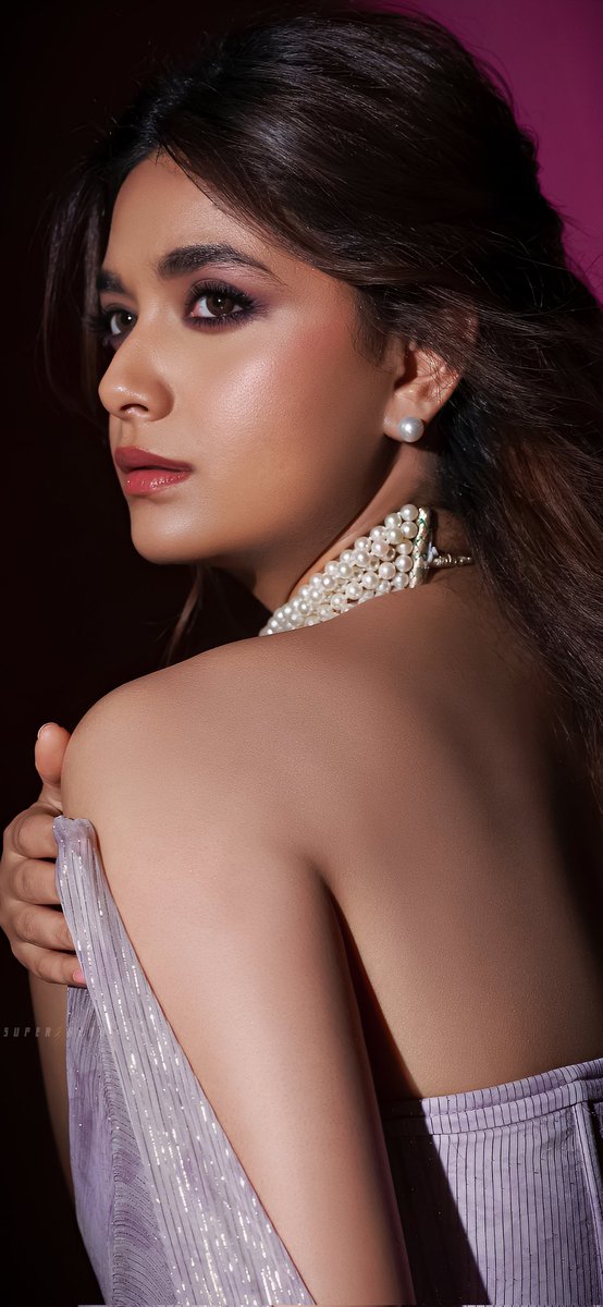 Pablo_esc0bar17's tweet photo. #HBDKeerthySuresh
A Mega Birthday Thread 🧵 of #KeerthySuresh
1/10