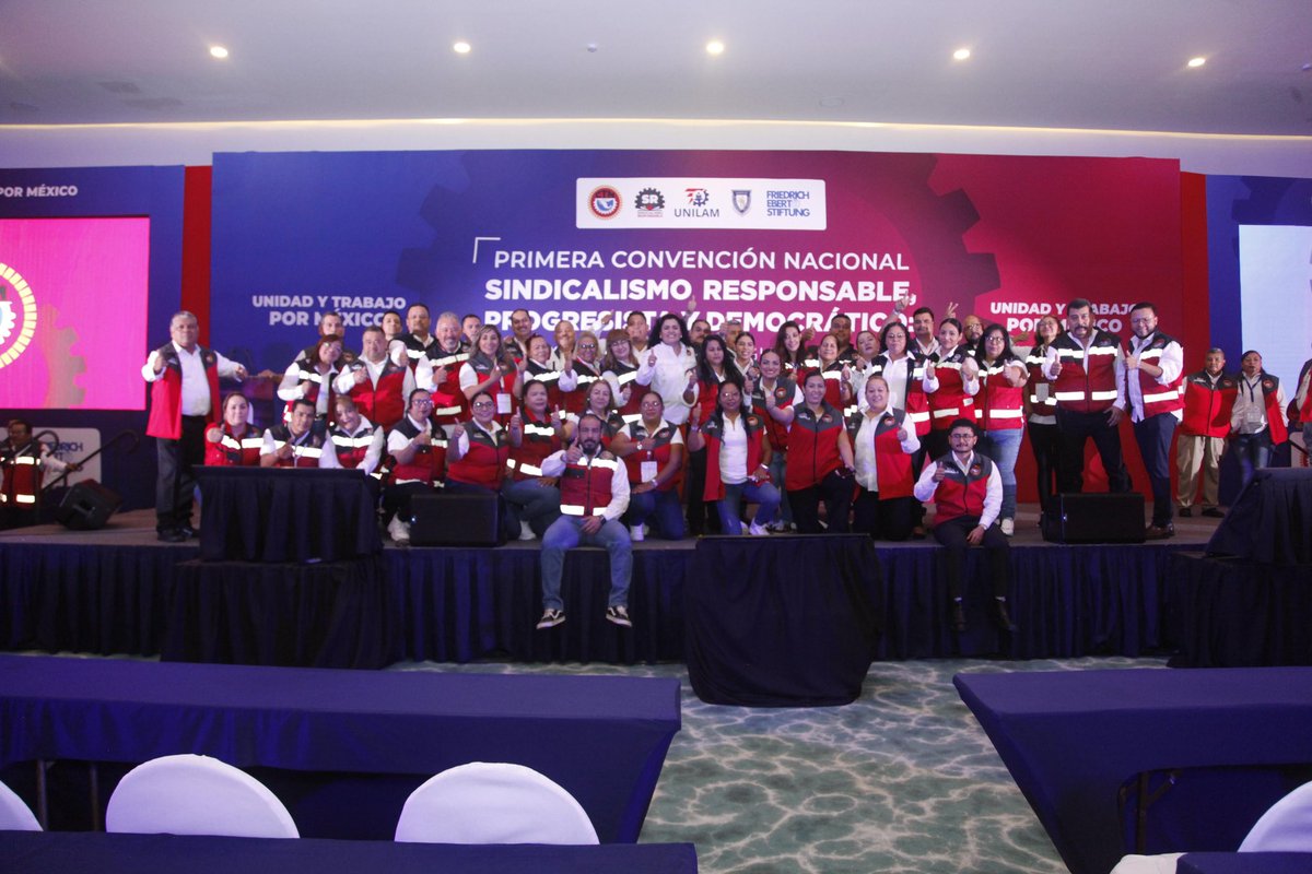 SResponsableMX's tweet photo. Con bombo y platillo, e invitados del más alto nivel, dimos por concluido nuestra Primera Convención Nacional de Sindicalismo Responsable, Progresista y Democrático, y seguiremos en esta labor de Unidad y Trabajo por México. https://t.co/DyR1Ob9DCs