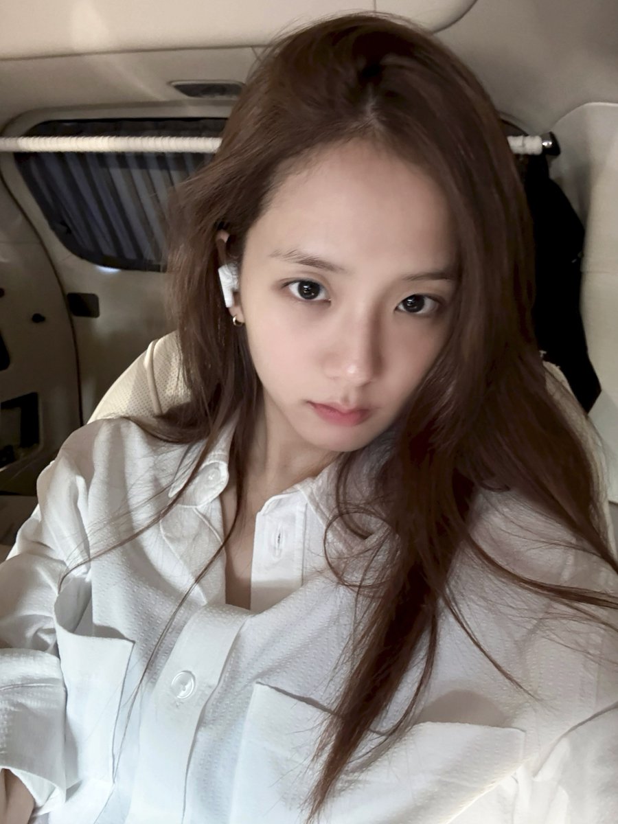 jisoogaIIery's tweet photo. JISOO 🫧 UPDATE https://t.co/jbQajcLiEw