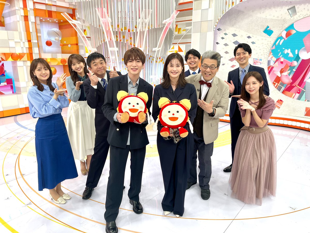 cx_mezamashi's tweet photo. #松本若菜 さんと #深澤辰哉(#SnowMan )さんが生出演😆
2人とも早朝とは思えないほど元気で笑いが絶えない打ち合わせでスタジオも大盛り上がり🥰
撮影現場でもギリギリまでおしゃべりで盛り上がっているんだって🤭
2人が出演するドラマ #わたしの宝物 はこんや10時〜📺見てね💖

#めざましテレビ https://t.co/HaxKPYZS5y