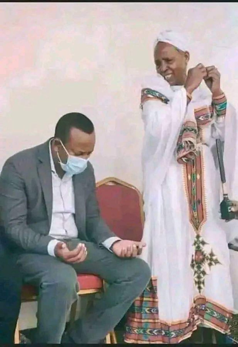 NeaminZeleke's tweet photo. ሰው መሳይ አውሬው  በሽንጎ #አብይአህመድ ፡ ~በአንድ ራስ ብዙ እስመሳይና  አጭበርባሪ መርዘኛ ምላስ ::  ይህ ፎቶ እያንዳንዳችንን ከገባንበት ድንዛዜ ፈንቅሎ ሊያወጣን ይገባል። 
“ የእናቶች ፀሎት ይጠብቀኛል “ ያለን ሰው፣ ዋና የእናቶች ገዳይ ሆኖ መጣ። 

የአብይ አህመድ በደም የተነከሩ እጆች በዮርዳኖስ ውሃ እንኳን መንፃት የሚችሉ አይመስለኝም። 

ዳርቻ አልባ ግፍ! @FasilYenealem