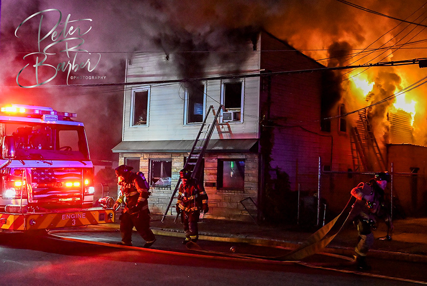 prbarber1's tweet photo. #518news @dgazette @SchenectadyFire fighters battled a 2 alarm fatal fire on Lower Broadway shortly after 0500 this morning. https://t.co/wyDBDRCQZY