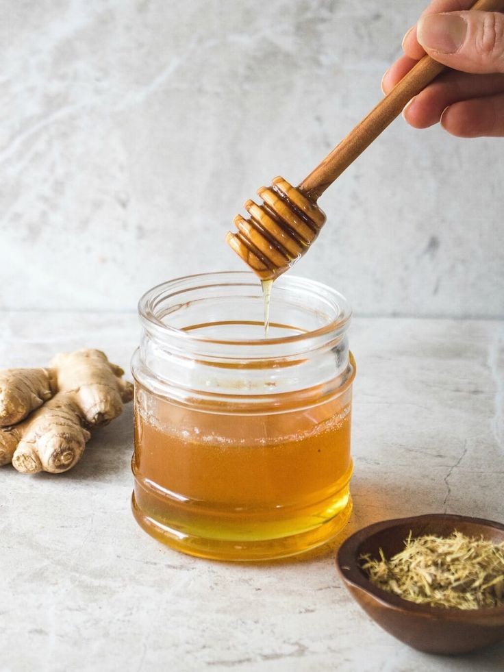 Savalgishweta's tweet photo. Good morning everyone 💫

It's ginger juice and honey 🍯 for throat infection and cough...🫡

Pic : Pinterest 
#JustLikeThat 
#Pro_Tip https://t.co/ZEAyfld5nS