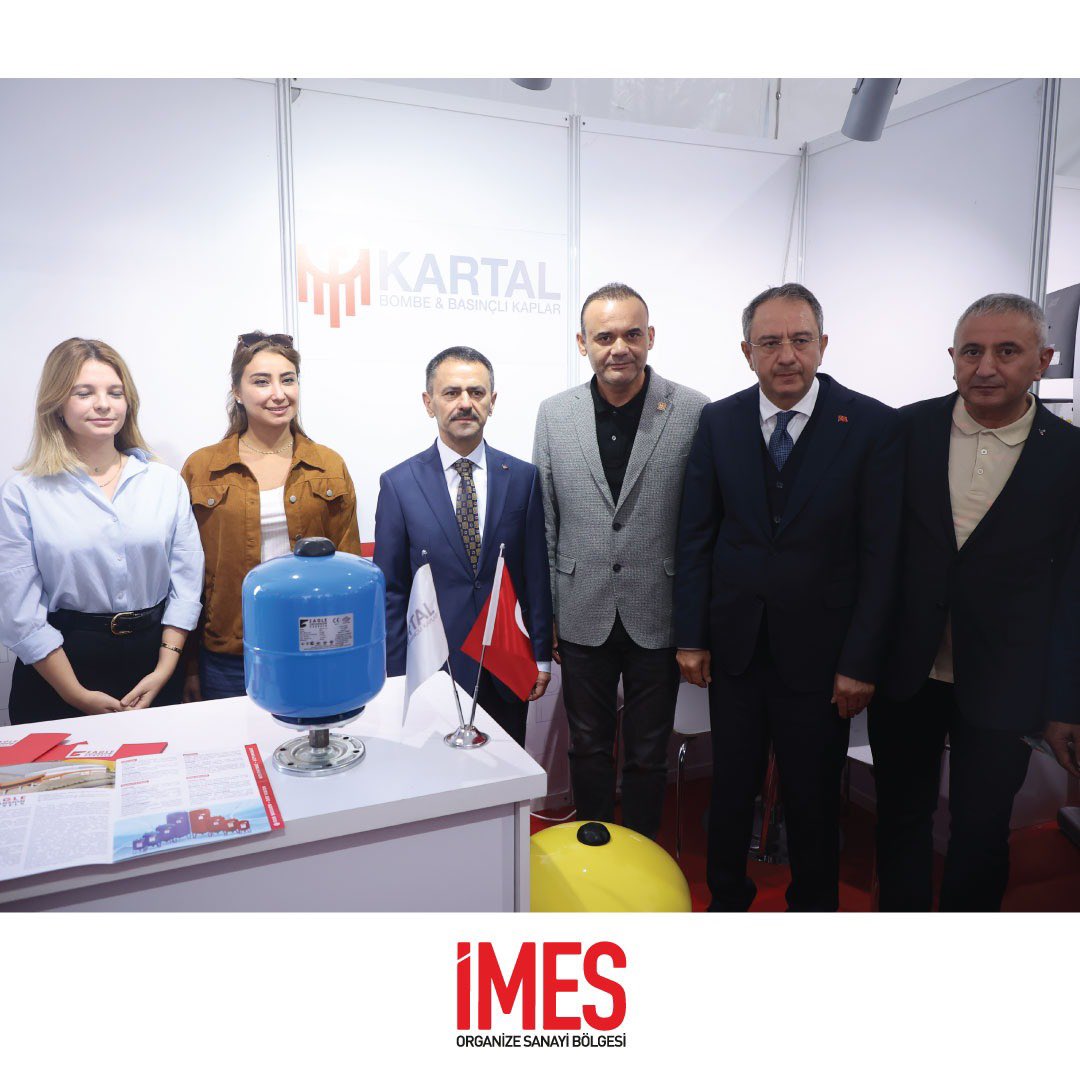 imeskariyer's tweet photo. Sn. Prof. Dr. Elif ÖĞÜT Gebze Ticaret Odası Başkanı Sn. Abdurrahman ASLANTAŞ ve Doğu Marmara Kalkınma Ajansı Genel Sekreteri Sn. Dr. Mustafa ÇÖPOĞLU'na İmes Kariyer Fuarı kapsamında bizimle oldukları için teşekkürlerimizi sunarız.

#imeskariyergünleri #imeskariyer https://t.co/ncsFRFcKiZ