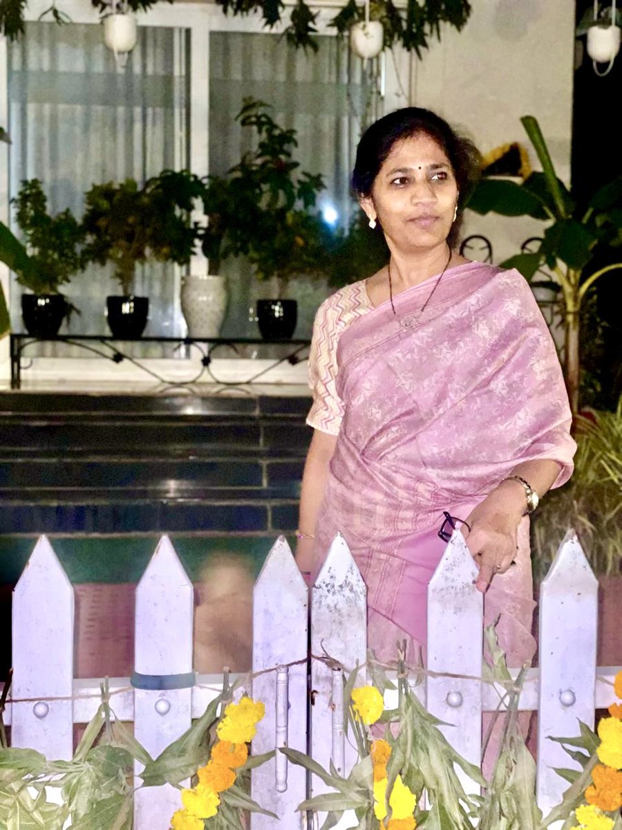 SumathiIPS's tweet photo. పక్క మనిషి అవసరానికి నిలబడితే తనకేం లాభిస్తుందో ప్రతి క్షణం ఆలోచించే  వ్యక్తి నుండి సహాయం కోరే అవసరం రాకూడదని ప్రార్థిస్తాను…

పక్క వారి అవసరం మాత్రమే గుర్తించే గుణం పెంపొ���దించమని ఆ భగవంతుణ్ణి  కోరుకుంటాను

It gives detachment needed for self growth !!!
#lifeisbeautiful https://t.co/yYkHaWinQf