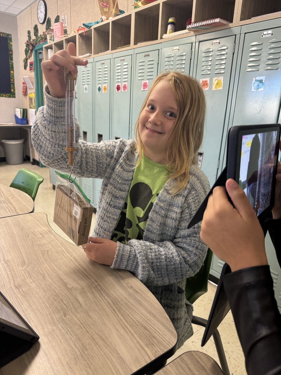 Today we measured the force of various items using spring scales! ⚖️🥼<a href="/LISDScience/">LISD Science</a> #gr8gators