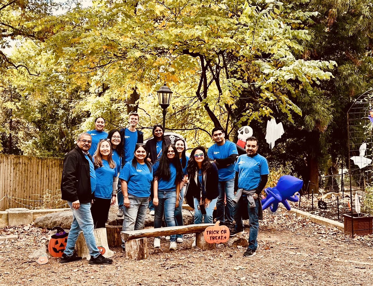 All set for our Boo at the Zoo this weekend 👻 thanks to Manu and his team from <a href="/GoldmanSachs/">Goldman Sachs</a>. We really appreciate your time and decorating skills. It looks gourd-geous! 🎃

#CommunityTeamWorks #CTW #BZBOO #thankyou #Halloween #volunteers  

🎟️brandywinezoo.org/booatthezoo