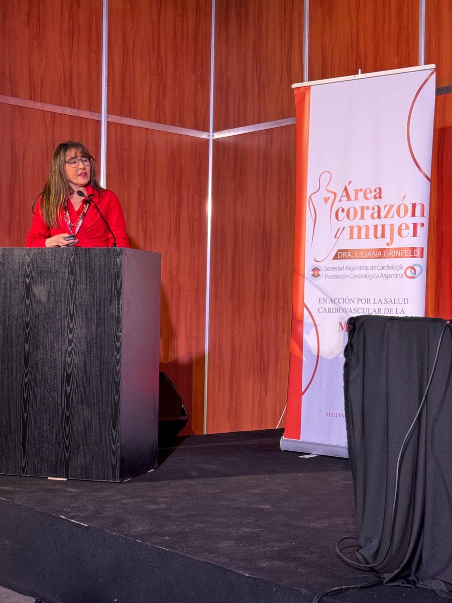CorazonyMujer's tweet photo. 📢Imágenes imperdibles de nuestro gran comienzo de congreso @SAC_54
👉En la mesa de Hipertensión arterial en la mujer
La Dra Acevedo de🇨🇱 hablando sobre: Durante la edad fértil, ¿cómo tratamos la hipertensión arterial?
#congresosac https://t.co/LeIalNeE9U