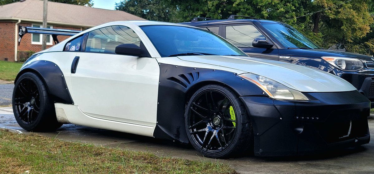 KaMeaLuku's tweet photo. Finally got some matching wheels in the spec I've been wanting for so long now. She's starting to look at least a little put together now lol
#nissan #350z #jdm #forgestar https://t.co/ccOZ1zBUyf