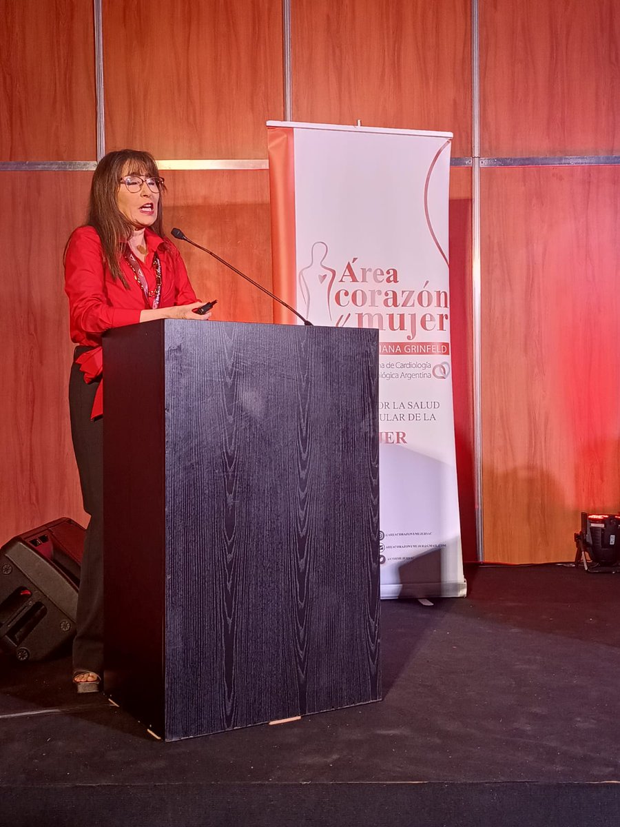CorazonyMujer's tweet photo. 📢Imágenes imperdibles de nuestro gran comienzo de congreso @SAC_54
👉En la mesa de Hipertensión arterial en la mujer
La Dra Acevedo de🇨🇱 hablando sobre: Durante la edad fértil, ¿cómo tratamos la hipertensión arterial?
#congresosac https://t.co/LeIalNeE9U