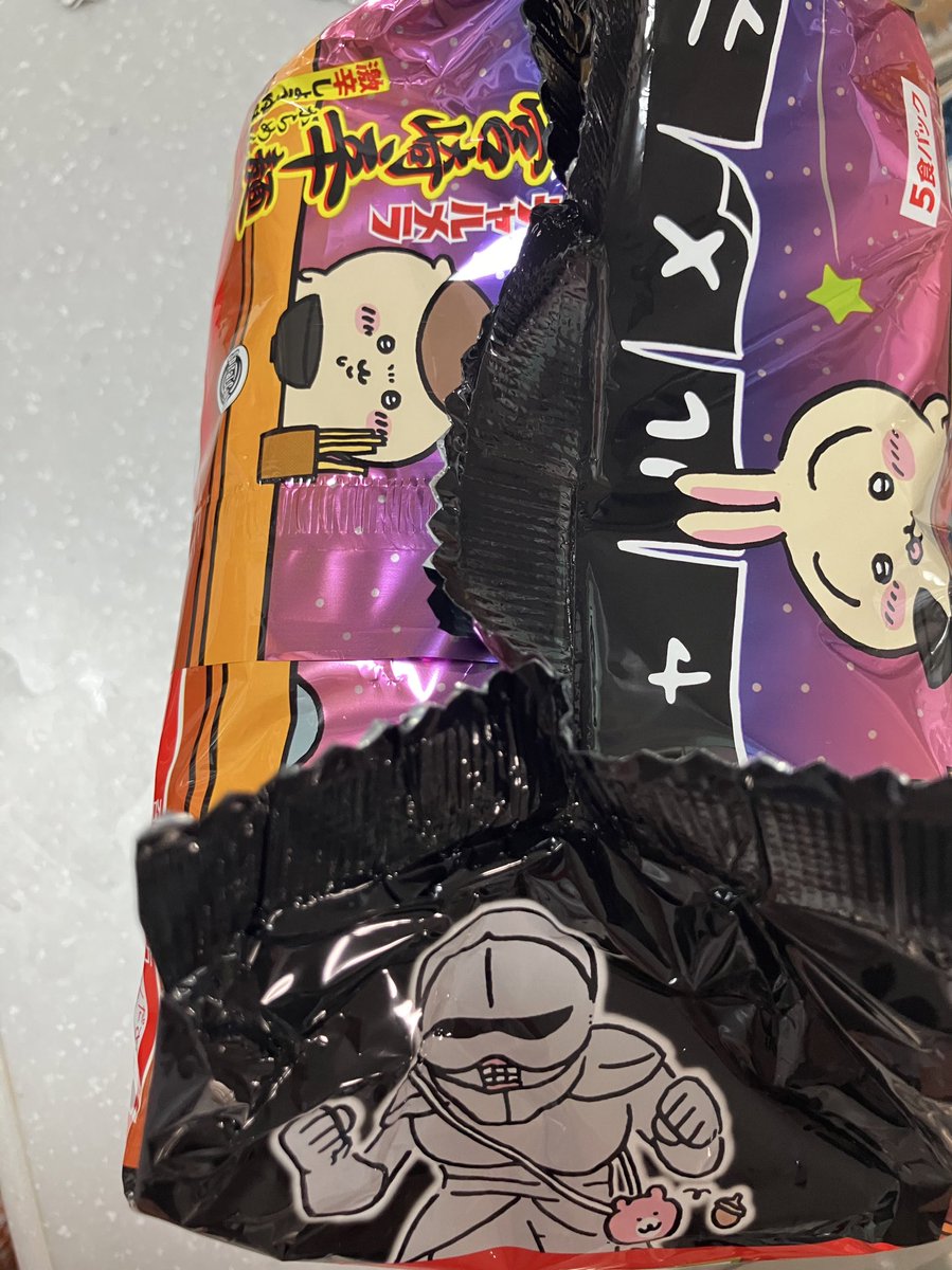 機嫌間近で安かったので買っちゃったプルヤハ‼︎
色ヤバい においが辛いwww
まあ激辛カレーも大丈夫だったので大丈夫でしょう。 